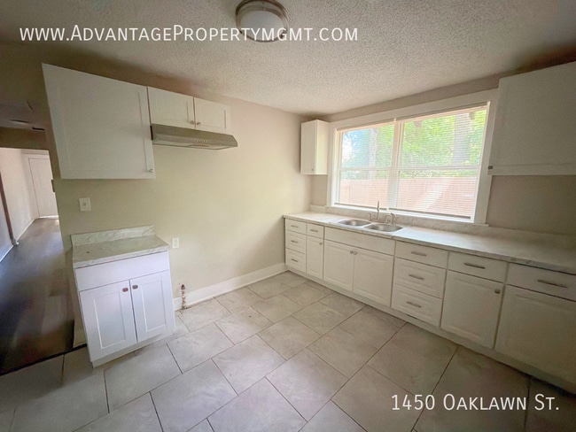 Photo - 1450 Oaklawn St