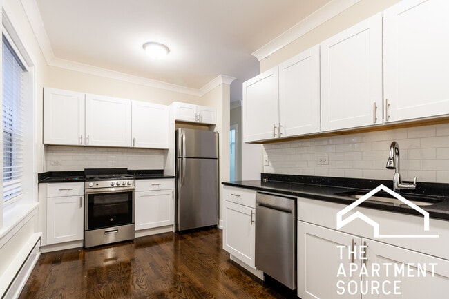 Building Photo - 648 W Roscoe St Unit 2N