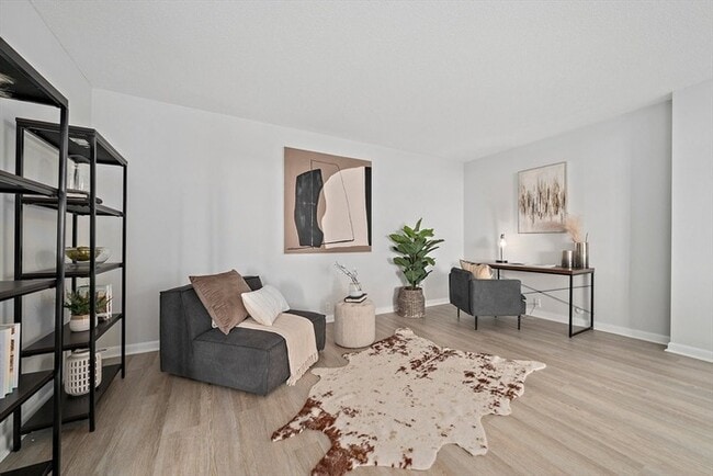 Photo - Spacious 1BR Condo with Pool Views & Luxury Building Amenities Unidad 706