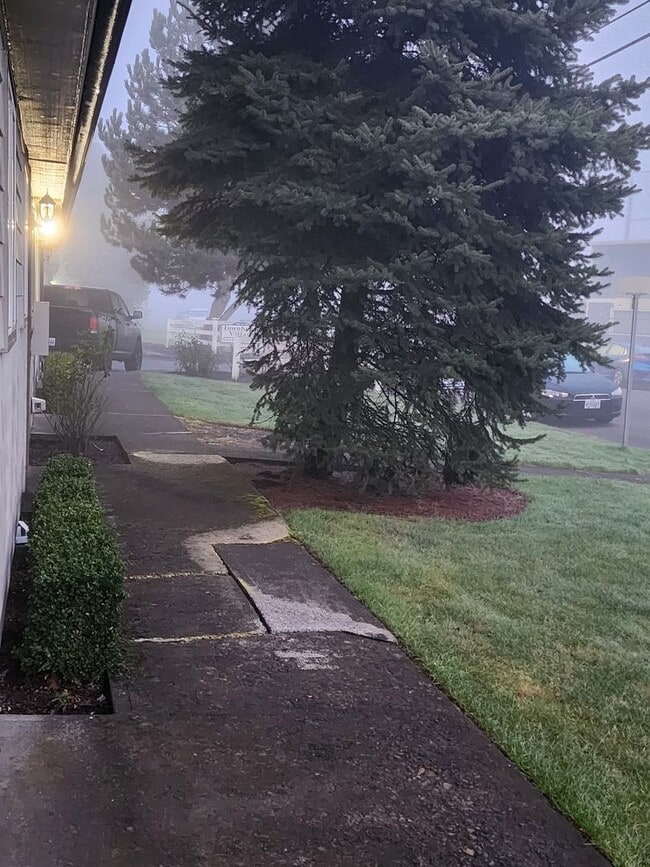 Photo - Pet-friendly Townhouse Near Parks and Downtown Newberg Unidad Apt. 01