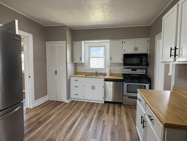 Photo - 645 Forest Ave