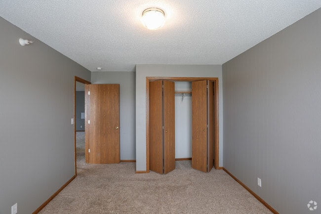3BR, 1BA - 1258 SF