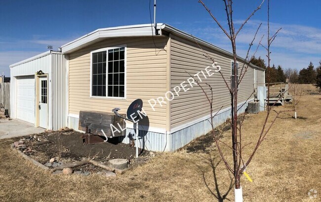 Building Photo - Updated, 2 Bedroom Mobile Home Unit 8