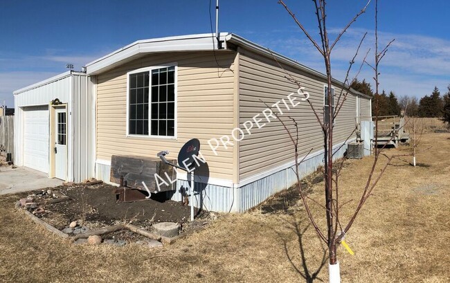 Updated, 2 Bedroom Mobile Home - Updated, 2 Bedroom Mobile Home Unit 8