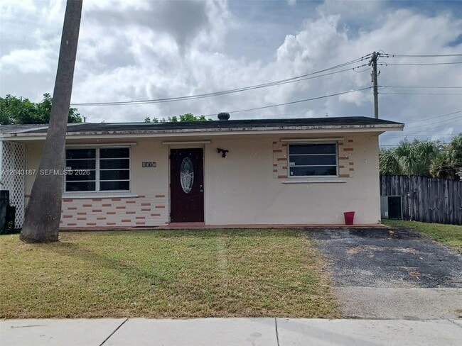Building Photo - 1701 SW 70th Ave