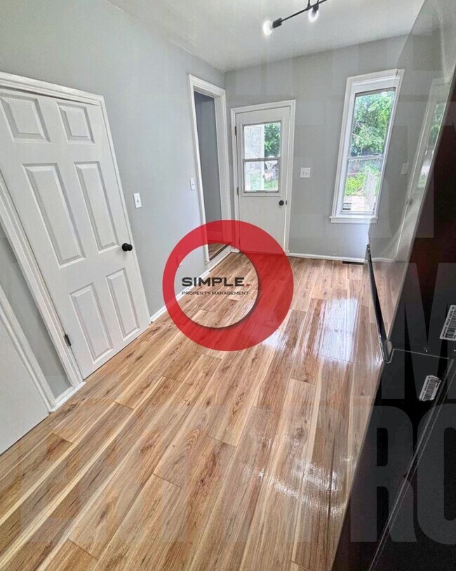 Photo - 834 Nicolls St