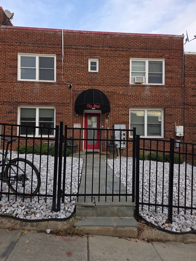 Photo - 909 19th St NE