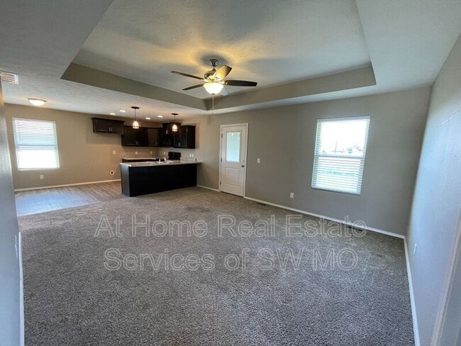 Photo - 1365 Marseilles Ave