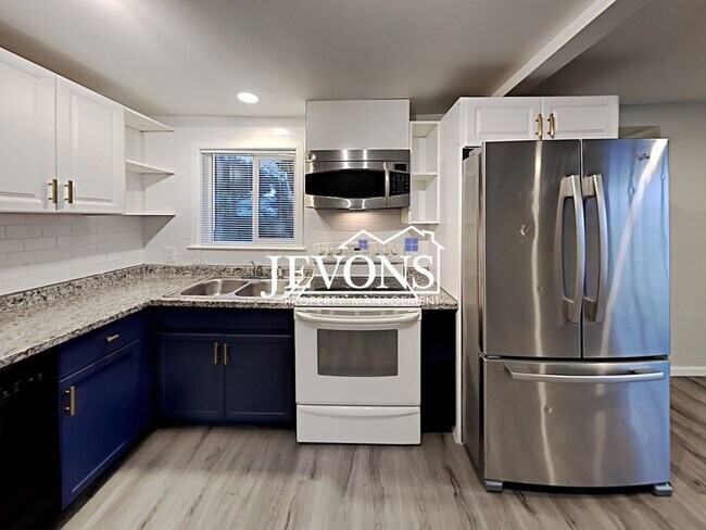 Building Photo - 3303 S Ainsworth Ave Unit A