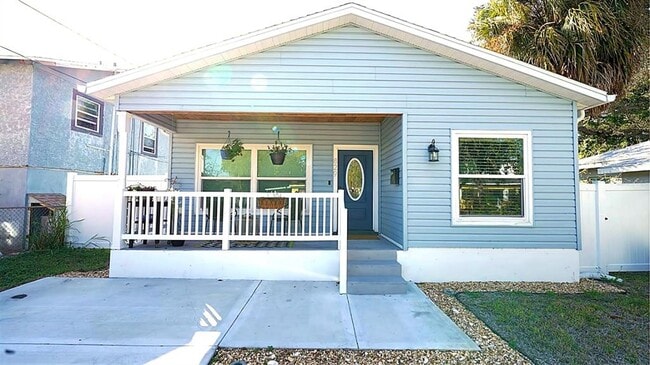 Building Photo - 829 18th St S