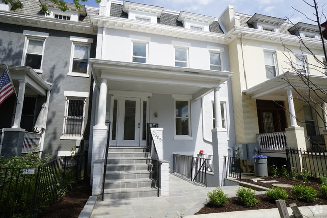 Building Photo - 2605 11th St NW Rental