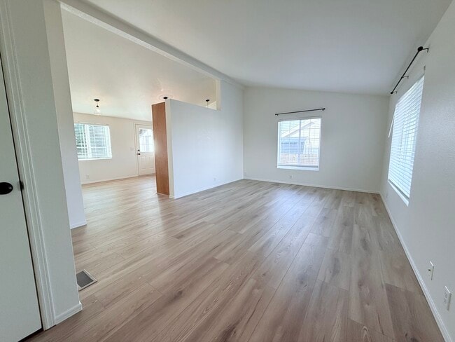 Photo - 571 SE Mountain View Rd