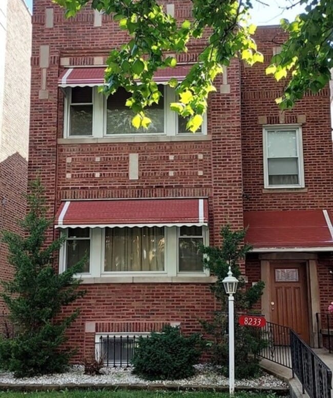 Photo - 8233 S Langley Ave Apartamento Unidad 1