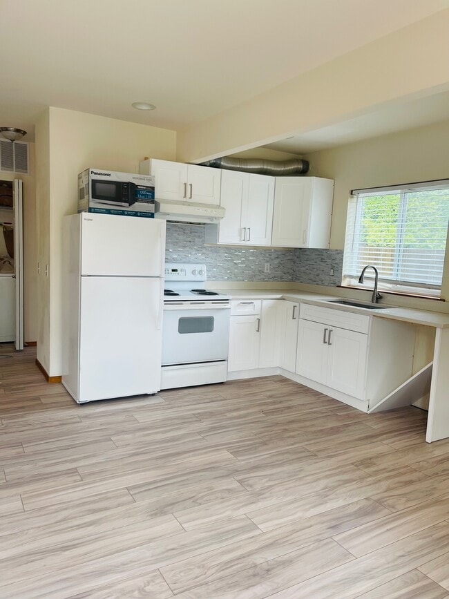 Photo - 757 N 102nd St