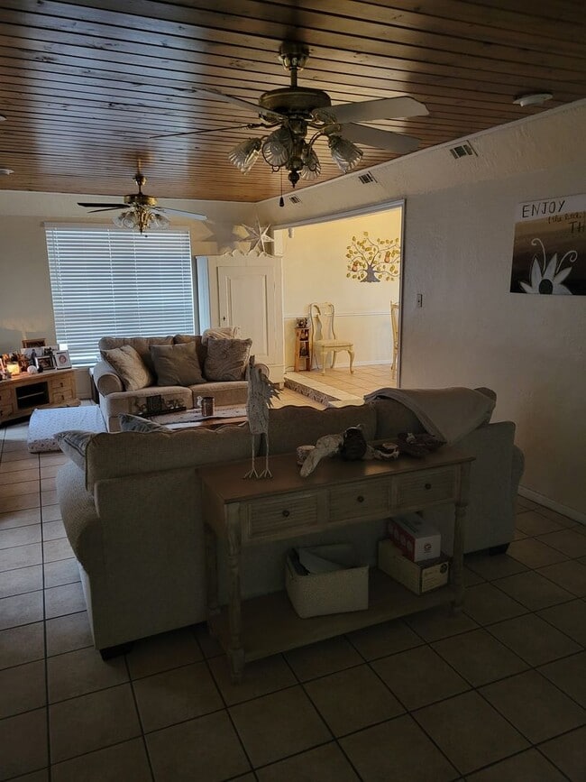Photo - 703 Skyline Dr