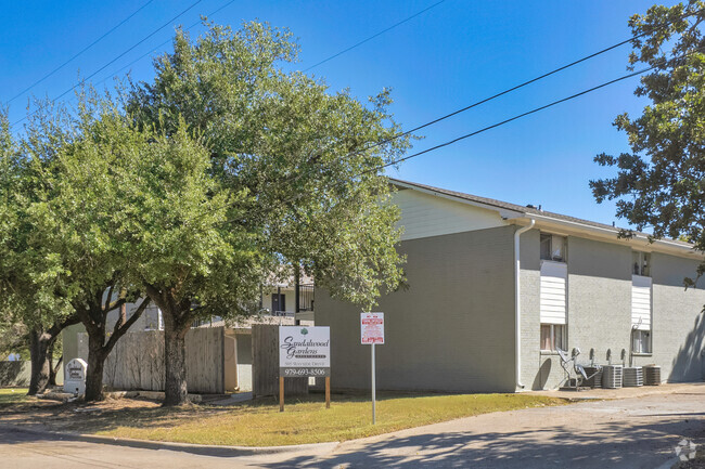 Sandalwood Gardens - Sandalwood Gardens Apartments