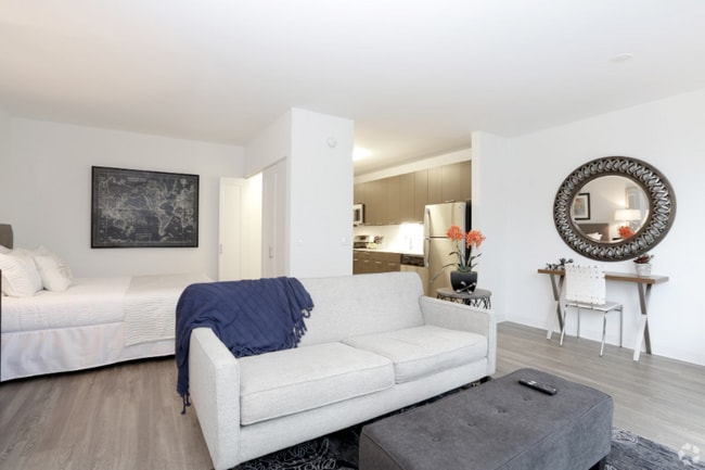 Photo - 172 W Erie St Condo