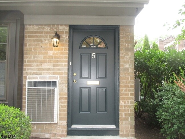 Photo - 181 Long Hill Rd Unidad N-5