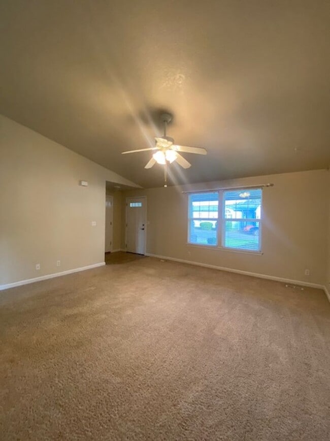 Photo - 3 Bedroom on Dead End Street!!