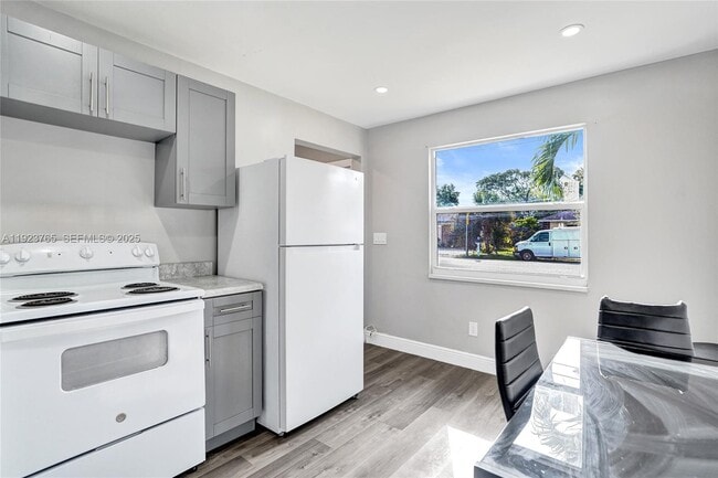 Photo - 3633 SW 12th Ct Unit 2