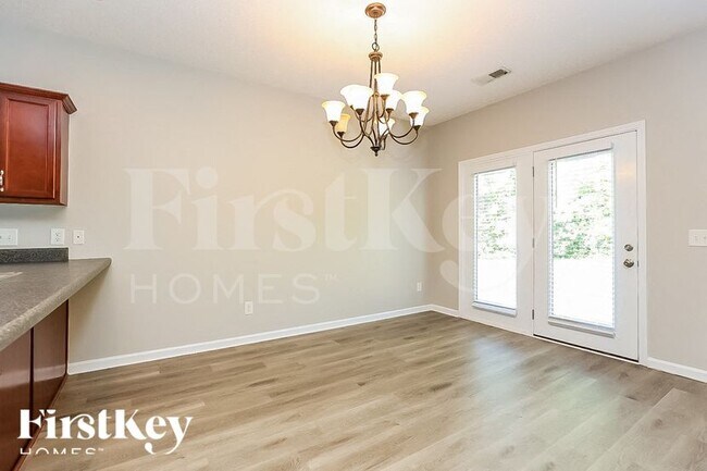Photo - 115 Pierre Pl