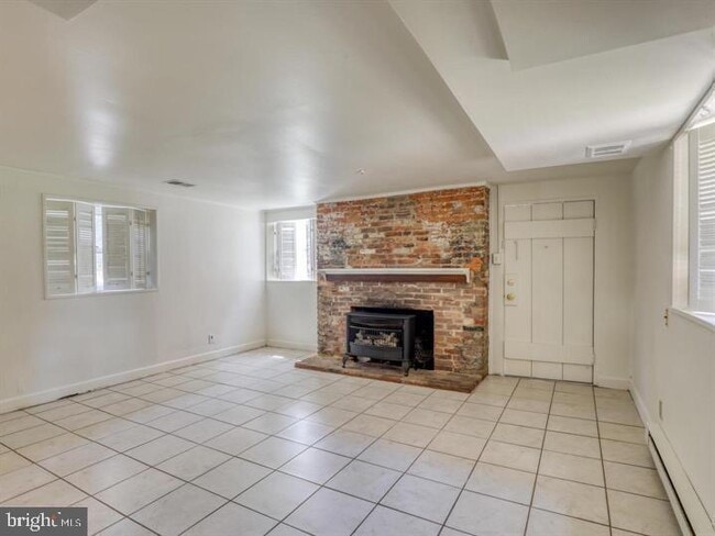 Photo - 103 N Church St