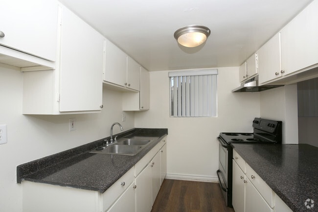 2 BR, 1 BA