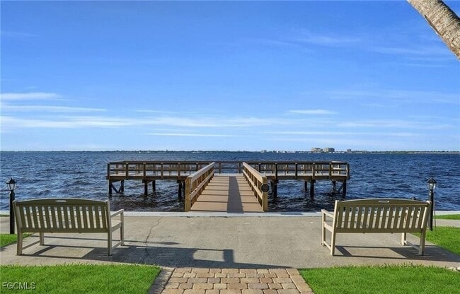 Building Photo - 1925 Clifford St Unit 101