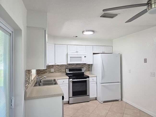 Photo - 2 bedroom, 1.5 bath home with 1 car garage