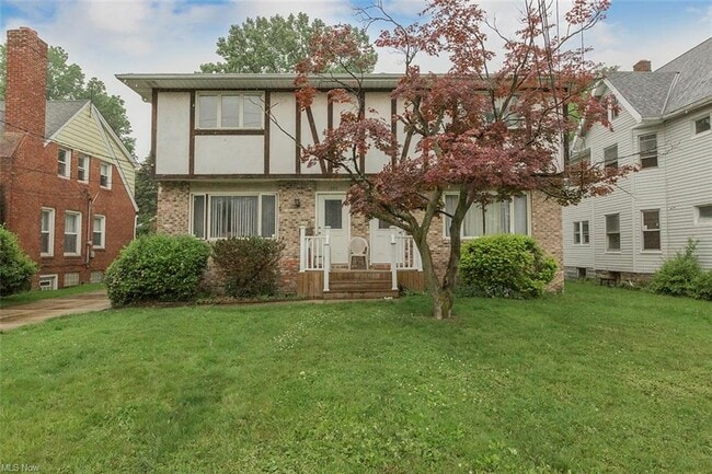 Building Photo - 1594 S Green Rd