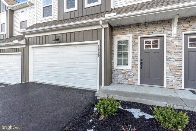 Photo - 7869 Oakbrook Dr