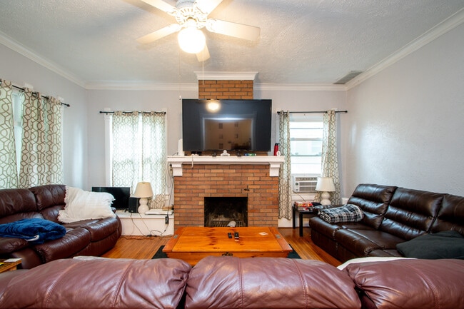 Photo - 1403 W Barker Ave