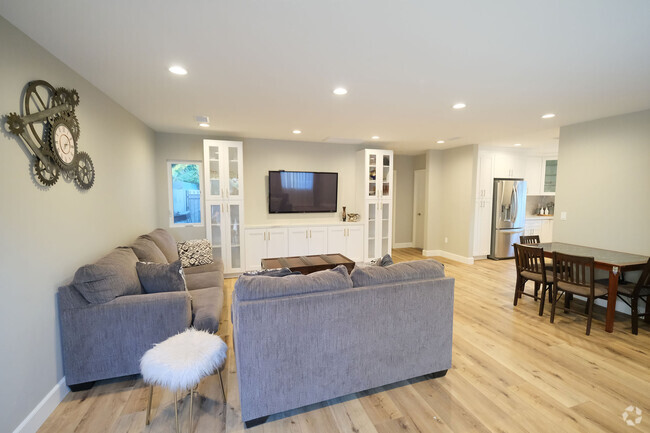Building Photo - 15848 Osborne St Unit 15848 Rental
