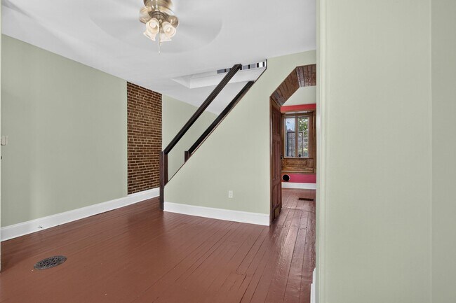 Photo - 4051 Ludlow St