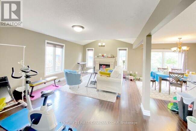 Photo - 858 Roulston St