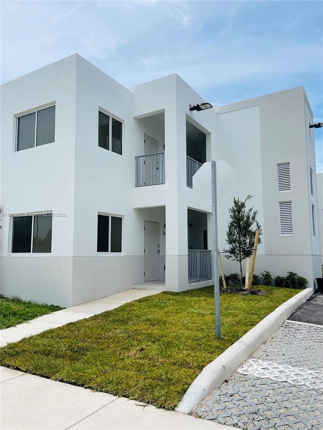 Building Photo - 310 E 7th St Unit 101-204 Rental