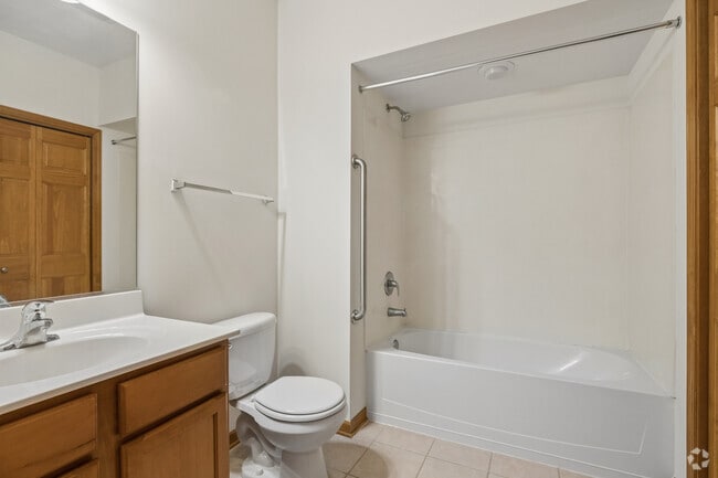 Studio - 550SF - Bathroom