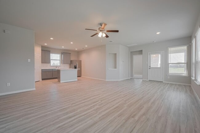 Photo - 101 Eliana Shores Dr