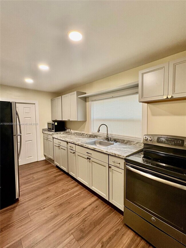 Photo - 702 50th St Unidad 1