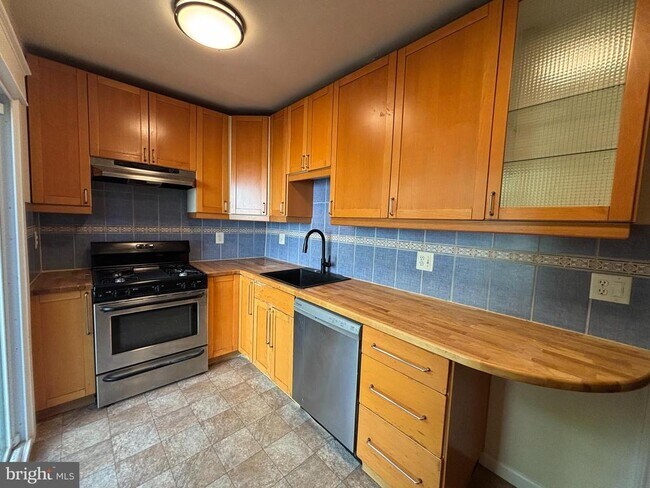 Photo - 214 East St