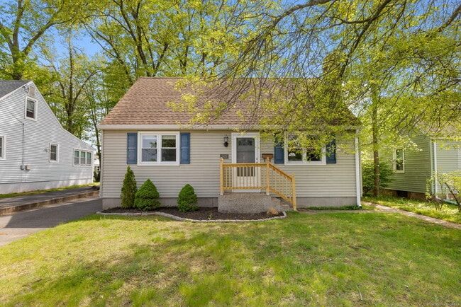 Photo - 305 Slater Rd House