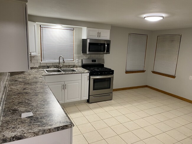 Photo - 108 N School St