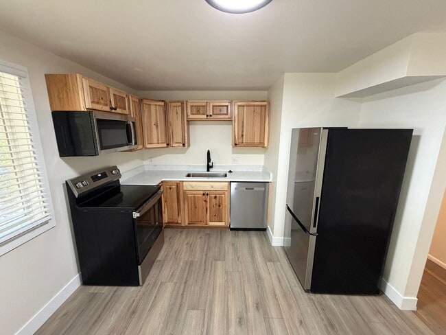 Building Photo - 1168 E 600 S Unit C