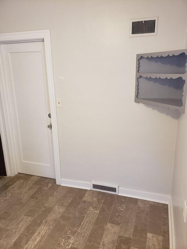 Photo - 1300 E 6th St Unit 4