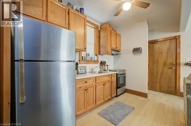 Photo - 208 Ottawa Street S