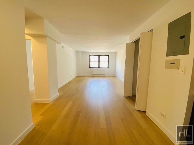 Building Photo - East 39th Street Unit 25B