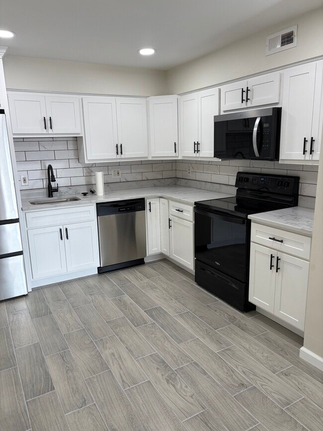 Photo - 4334 Arrow Tree Dr Unidad H