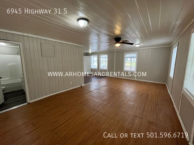 Photo - 6945 Highway 31 S