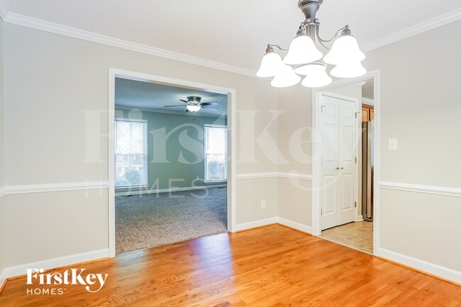 Photo - 202 Dalmeny Dr