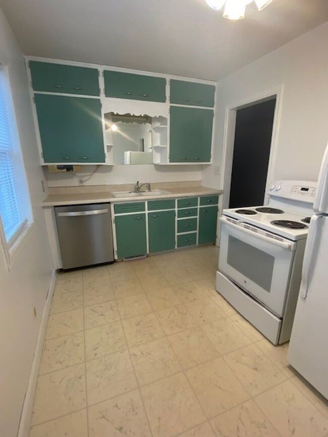 Photo - 3 Bedrooms, 2 Bathrooms Single Family Home in Brainerd, MN w/detached garage